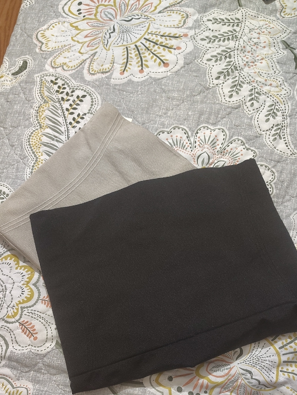 Seamless Shapewear Bandeau Set in Black and Light Gray